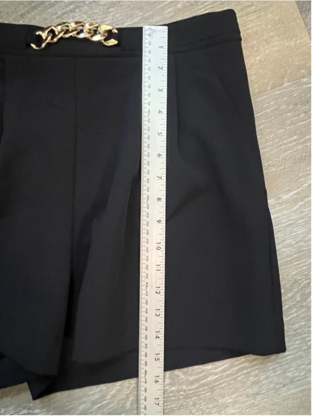 Women's BOLD elements Black High Waist Shorts with Gold Chain, Size 8 - Picture 4 of 10